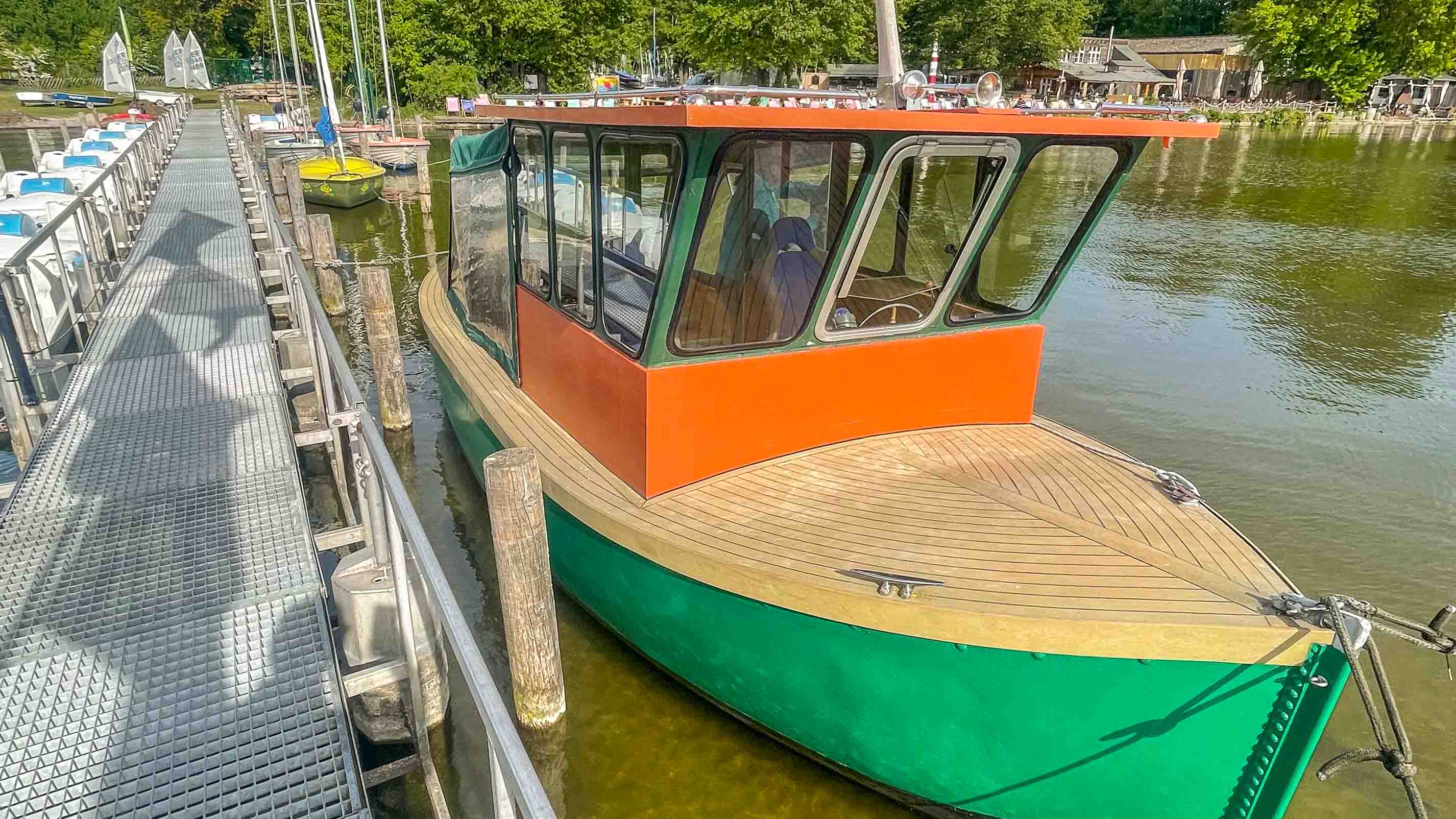 Bootsführerschein Binnen Berlin – Fahrschulboot für die Motorbootausbildung am Müggelsee